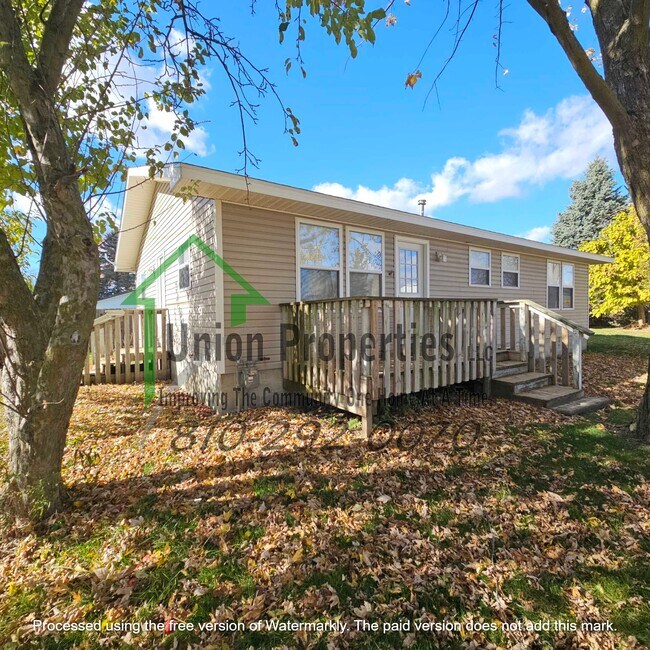 Primary Photo - 4205 Vine St