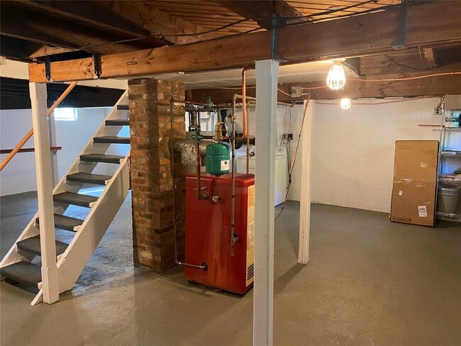 Building Photo - 202 Oakwood Rd