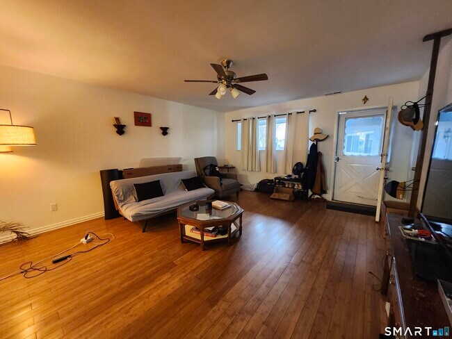 Building Photo - 4 Union Ave