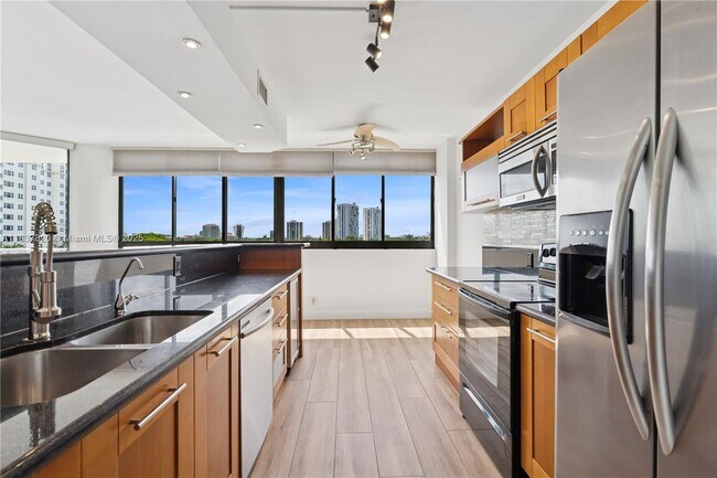 Building Photo - 20185 E Country Club Dr