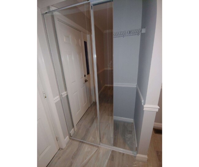 Building Photo - 452 Main St