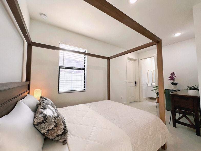Newbedding - 4730 Marguerita Dr