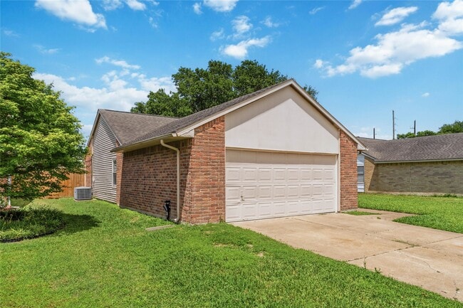 Building Photo - 16958 Jenikay St