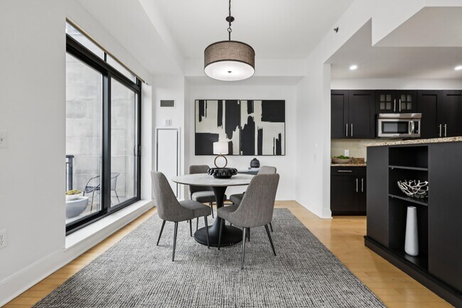 Building Photo - 1025 Maxwell Ln