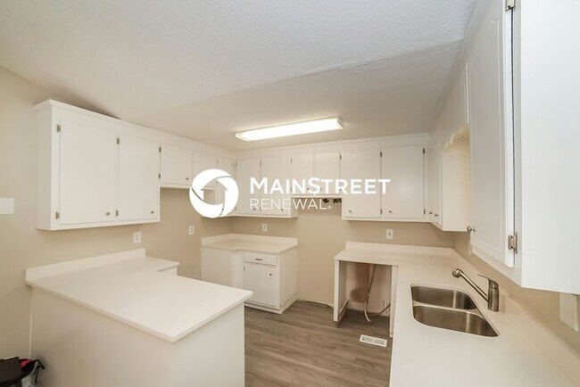 Building Photo - 4 Bedroom Pet-Friendly Home in Acworth, GA with Main Street Renewal
