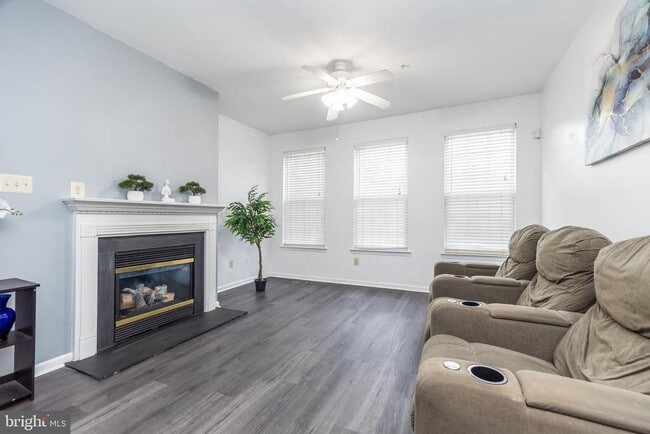 Building Photo - 483 Fort Hill Cir