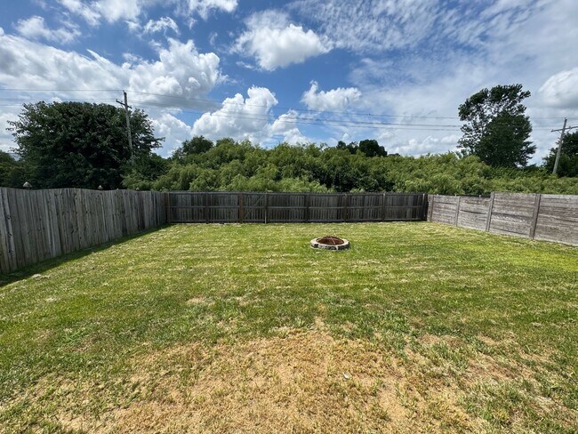 Building Photo - 2432 Bridlewood Dr