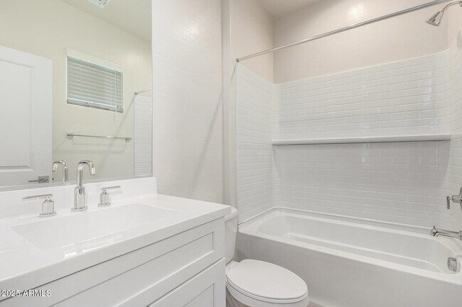 Building Photo - 6556 N 15th Dr