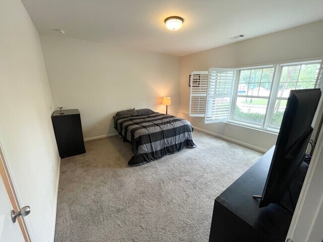 Downstairs Bedroom - 4697 Pine St SE