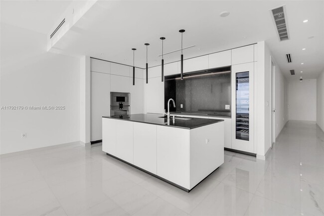 Building Photo - 300 Biscayne Blvd Way