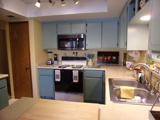 Building Photo - 2 BR WATERFRONT Fully Furnished/Utilities Included!! BEST SUNSET VIEW