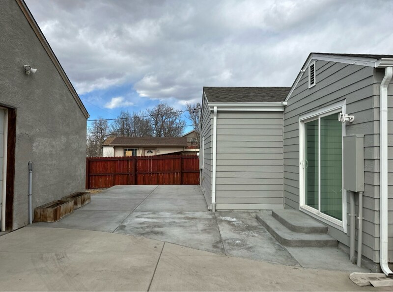 Building Photo - 1875 S Raritan St