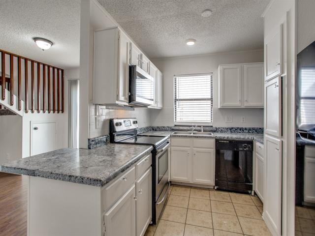 Building Photo - 1120 Sandalwood Ln