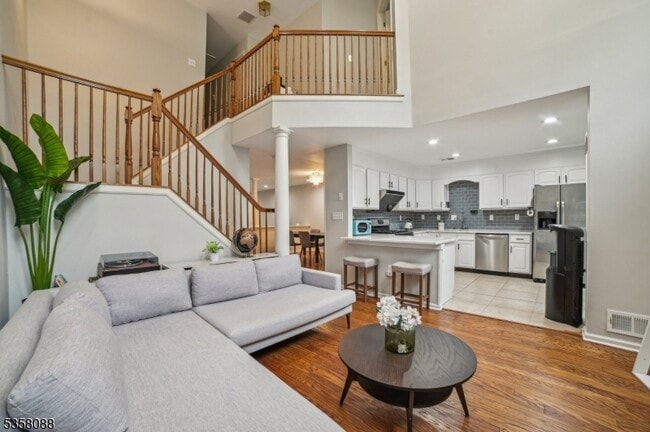Primary Photo - 46 Mayflower Dr