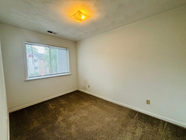 Building Photo - 400F Berryfield Lane