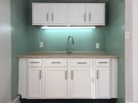 Building Photo - 219 W Oakland Ave