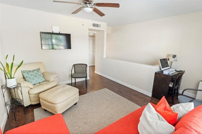 Building Photo - 811 W Oakland Park Blvd