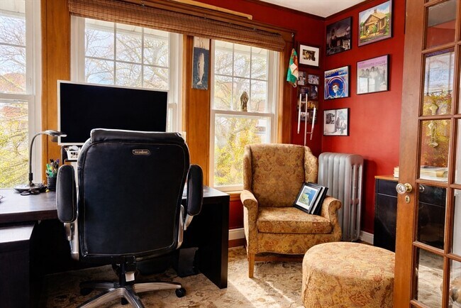 Building Photo - 740 Belmont St