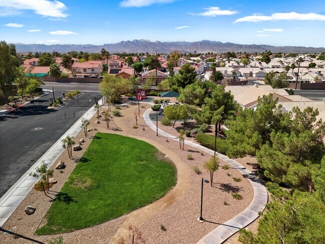 Building Photo - NW!! GATED!! Playground!!!Low maintenance ...