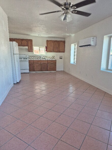 Primary Photo - 613 W 41st St