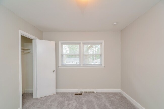 Building Photo - 927 S Plum St