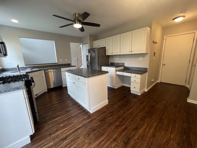 Building Photo - 1553 E Baronet Ln