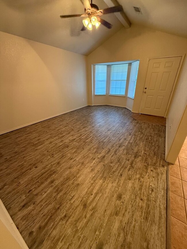 Building Photo - 3 bed, 2 bath, 1 car garage House