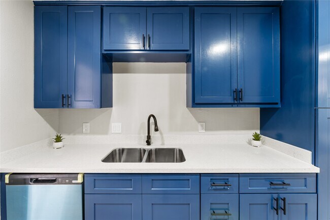 Building Photo - 9425 Fondren Rd