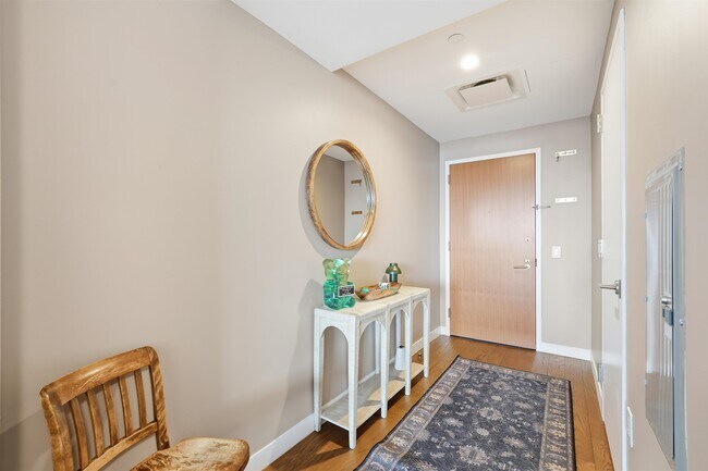 Building Photo - 99 Hudson St