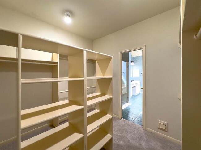 Building Photo - 16714 Colony Terrace Dr
