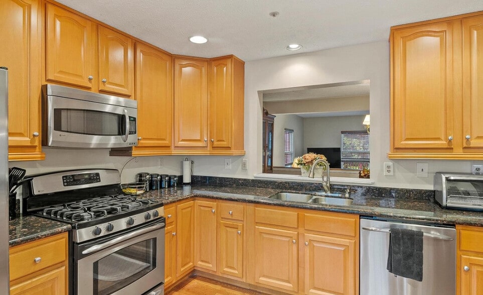 Building Photo - 2510 Smoketree Ln
