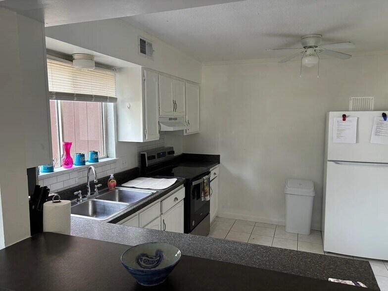 Building Photo - FULLY FURNISHED - ALL UTILITIES INCLUDED