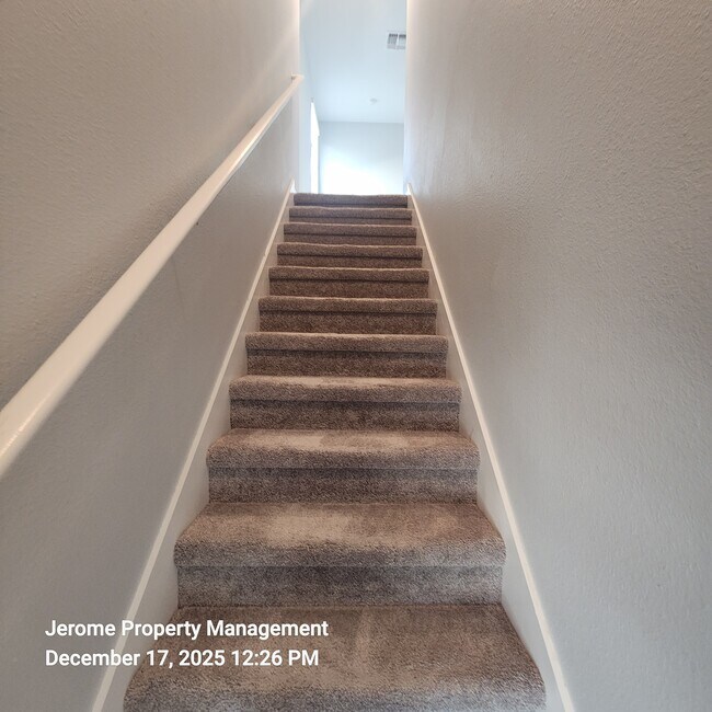 Building Photo - 2546 Leonia Ln