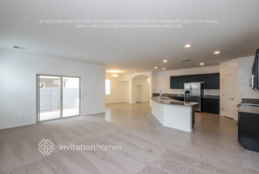 Building Photo - 1270 E Palomino Way