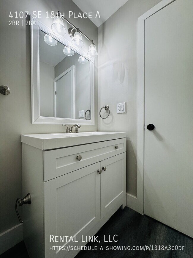 Building Photo - 4107 SE 18th Pl