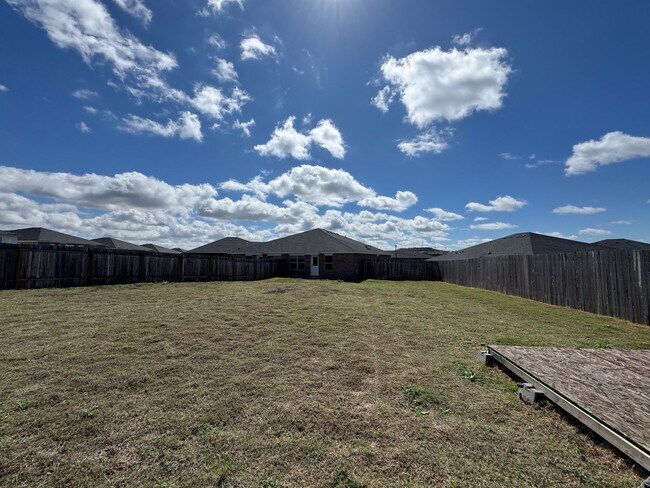 Building Photo - 1234 Lehmann Dr