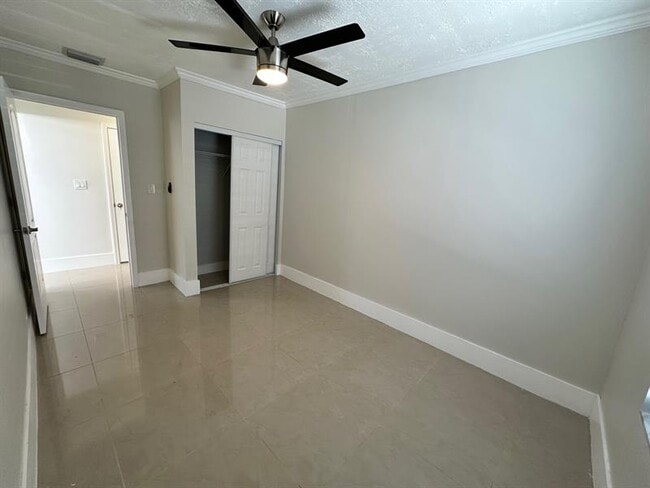 Building Photo - 2300 SW 43rd Terrace