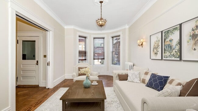 Building Photo - 247 Woodlawn Ave