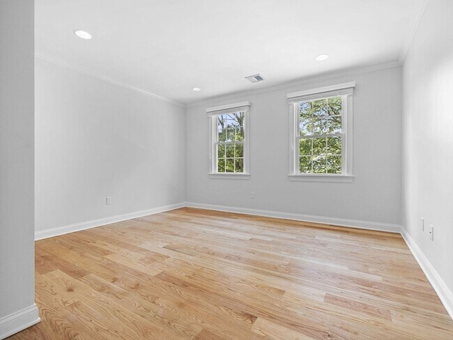 Building Photo - 93 W Goulding St