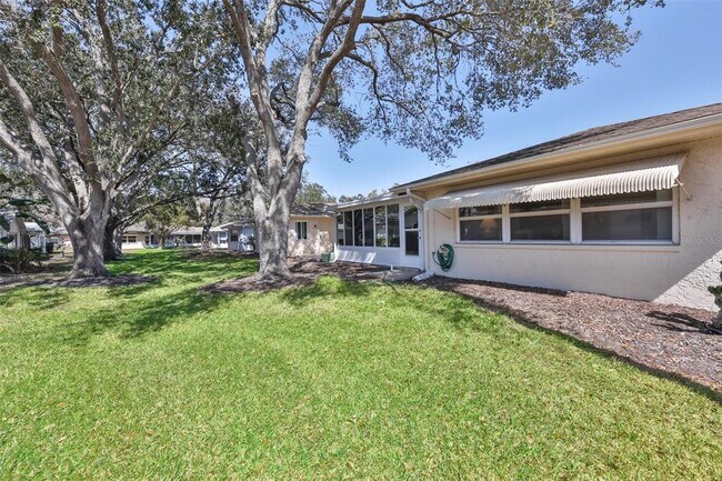 Building Photo - 2035 Hampstead Cir