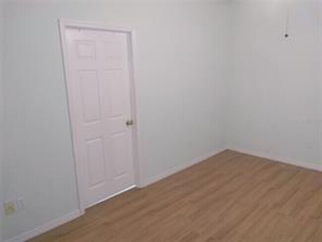 Building Photo - 55+ Community, Affordable, Lovely 2 bedroo...