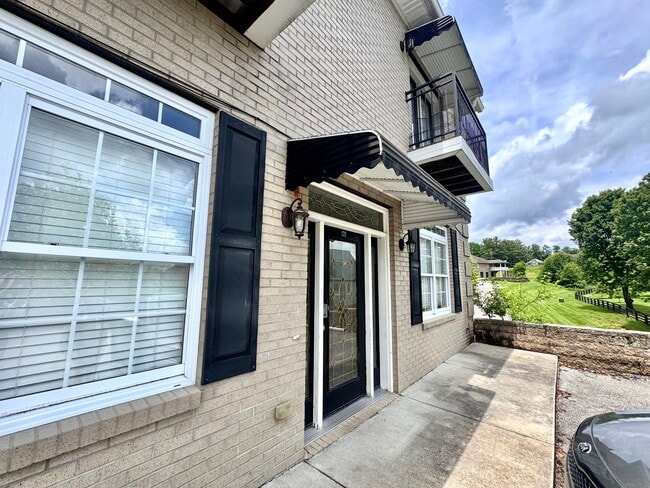 Building Photo - 98 Melrose Dr