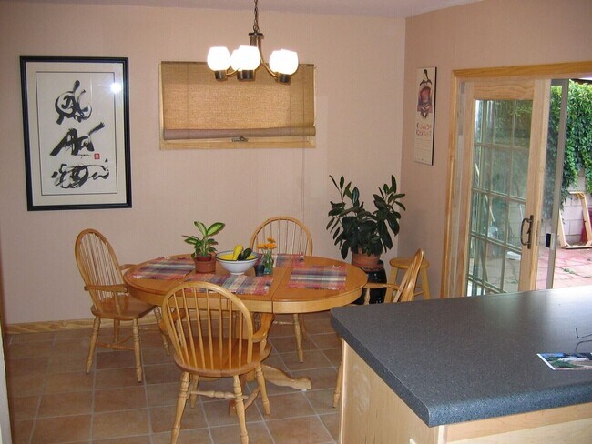 Building Photo - Santa Fe Style House & Studio on Rio Vista...