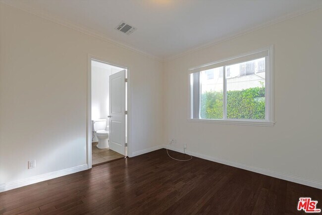 Building Photo - 809 N La Jolla Ave