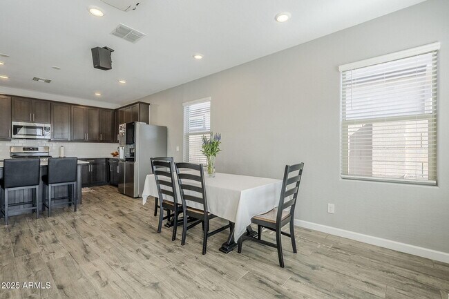 Building Photo - 9935 E Thornbush Ave