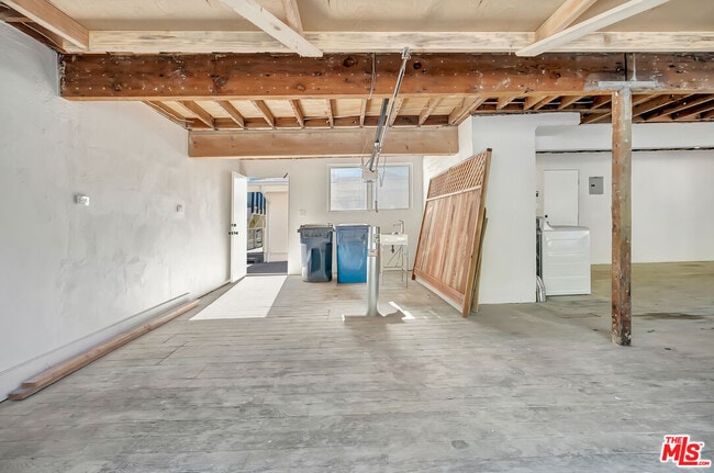 Building Photo - 25330 Malibu Rd