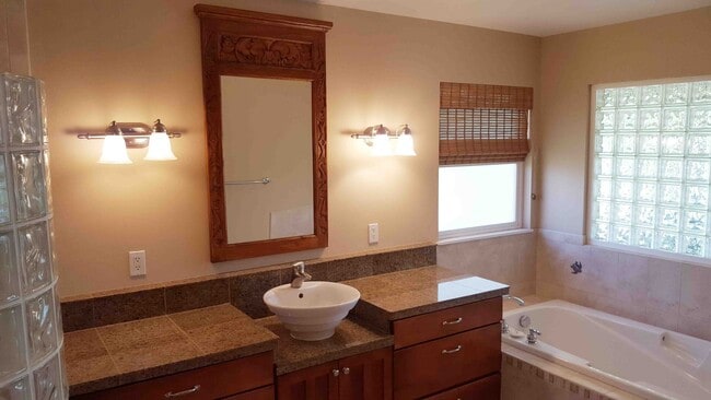 Building Photo - Spacious Home Close to Beaches, Shopping and More in South Maui!