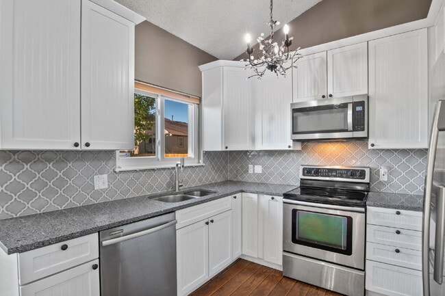 Building Photo - Beautiful 4 Bedroom Home with Backyard The...