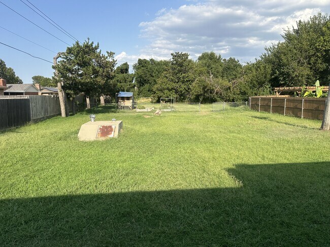 Building Photo - 5208 Mackleman Dr