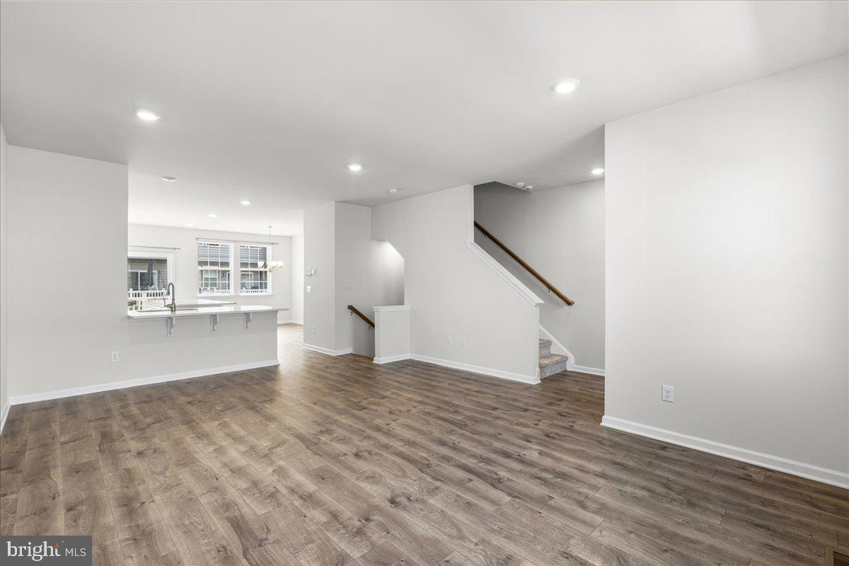 Building Photo - 8 Venice Ln